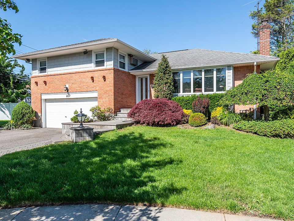 1st image of 807 Hampton Ct