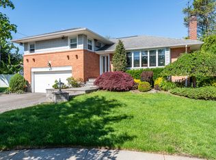 807 Hampton Ct, Westbury, NY 11590