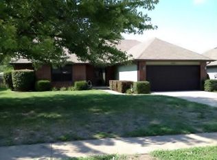 2537 N Honeysuckle Way, Springfield, MO 65802