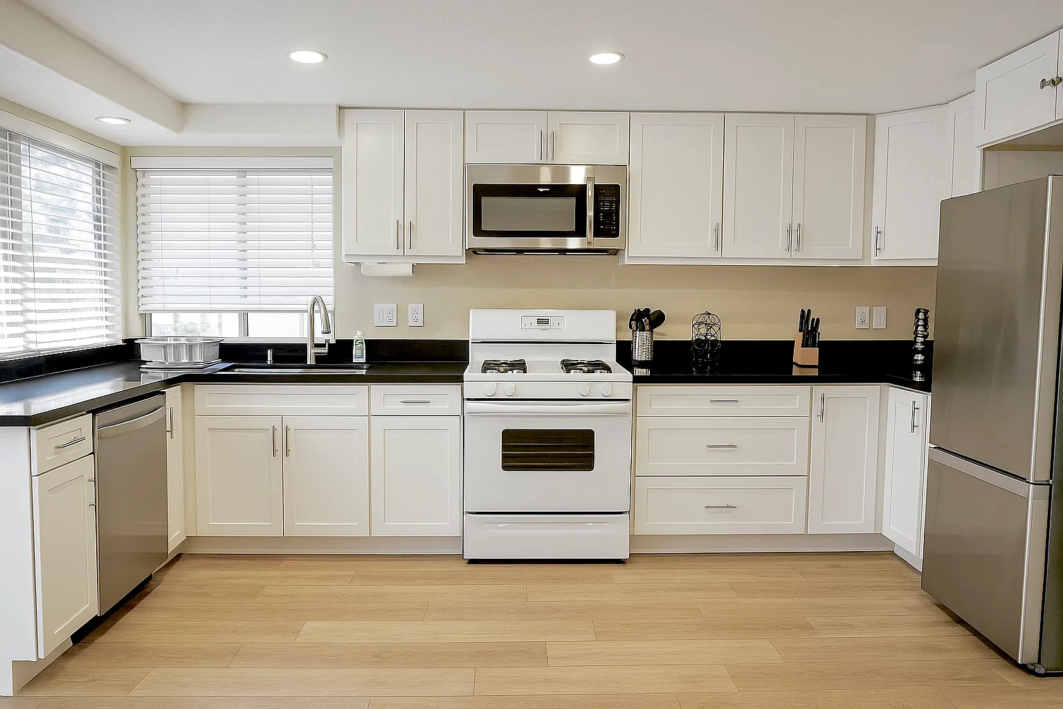 4 bed, 2.5 bath, 2203 sqft, $7,450 — Photo 3