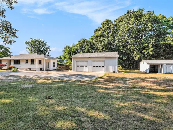 5005 Ridge Rd, Stevensville, MI 49127