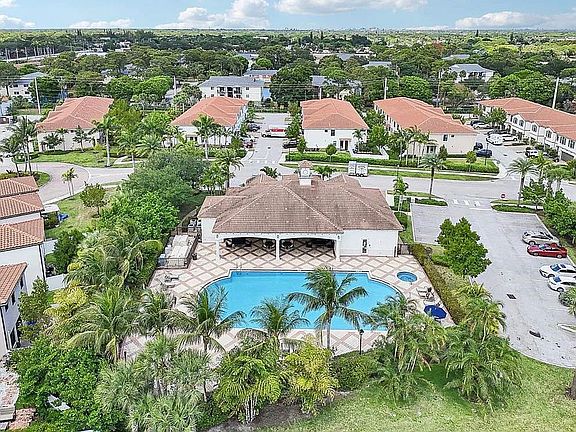 3rd image of 1011 Kapok Ln