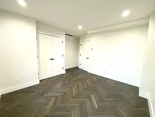 Bedroom, photo 1