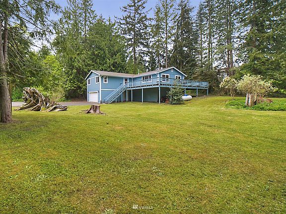 What a great level lot, plenty of room for all kinds of gardening, play, and more. Good thing the riding lawn mower stays.
