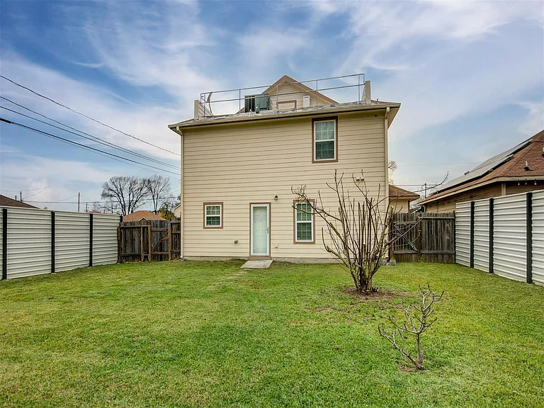 2915 Paige St — Photo 26