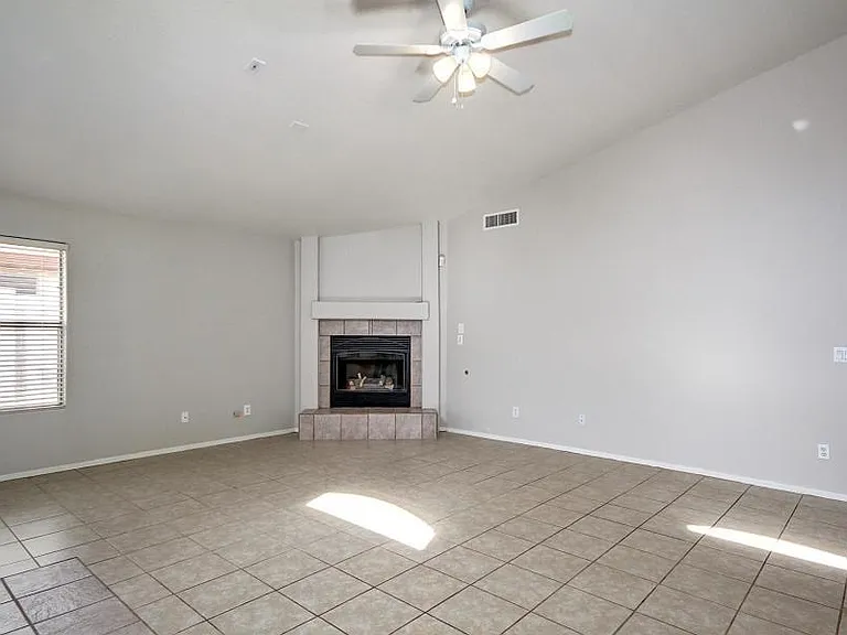 12715 W Cambridge Ave — Photo 7