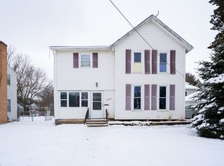1443 S Walnut Ave, Freeport, IL 61032