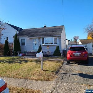 324 Lincoln Ave, Elmwood Park, NJ, 07407