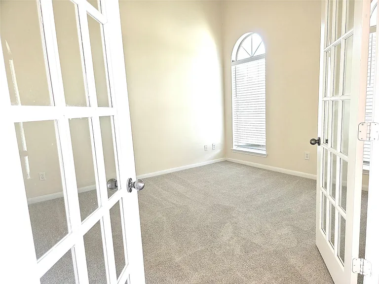 21002 White Oak Ridge Dr — Photo 3