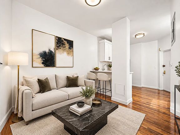 3rd image of 115 Perry St APT 6C