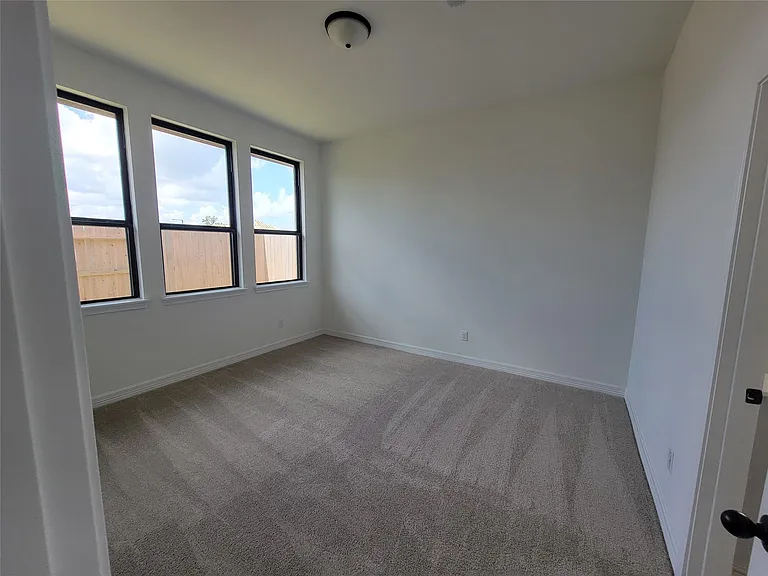 21651 Foxes Trove Trl — Photo 14