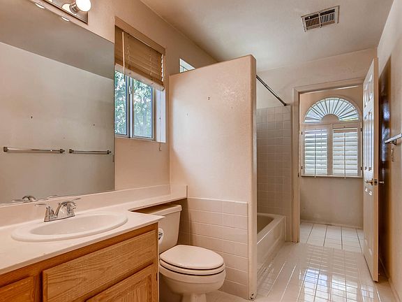 2nd Floor Bathroom