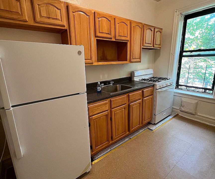 1st image of 85 E 43rd St #B3