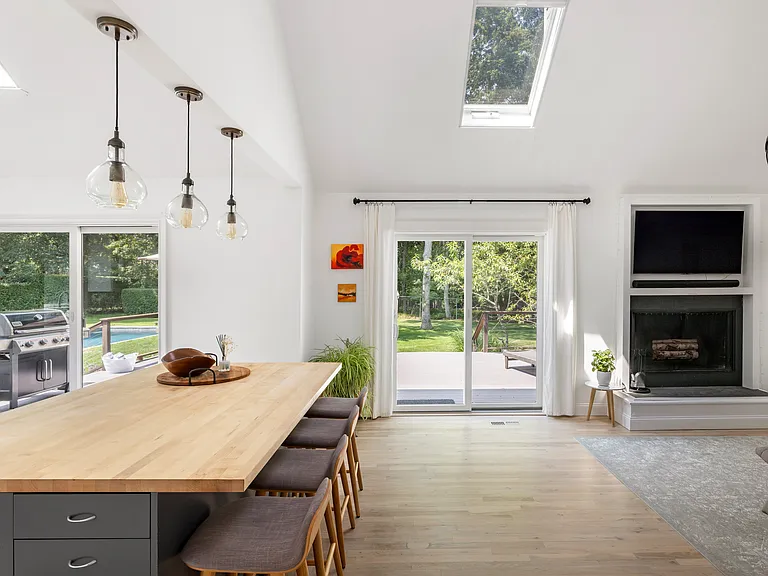 54 Joels Ln — Photo 3