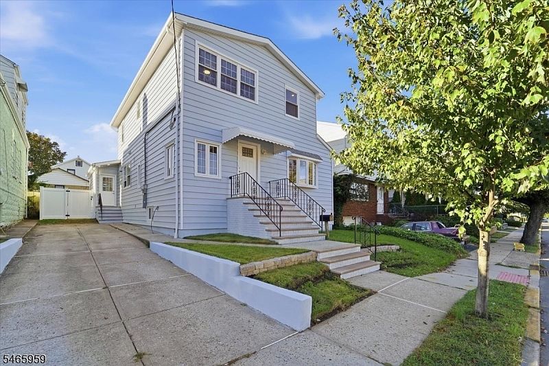 1st image of 95 Rutherford Pl