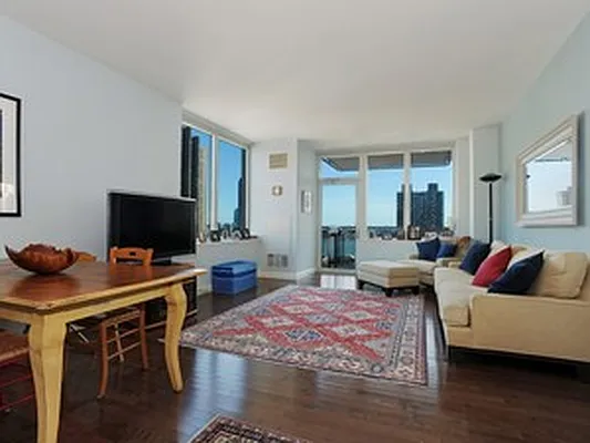 Sold by Citi Habitats | media 7