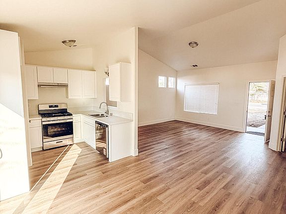 4th image of 965 N Cottage Street
