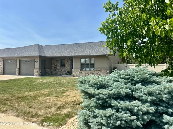 2388 5th St W, Dickinson, ND 58601