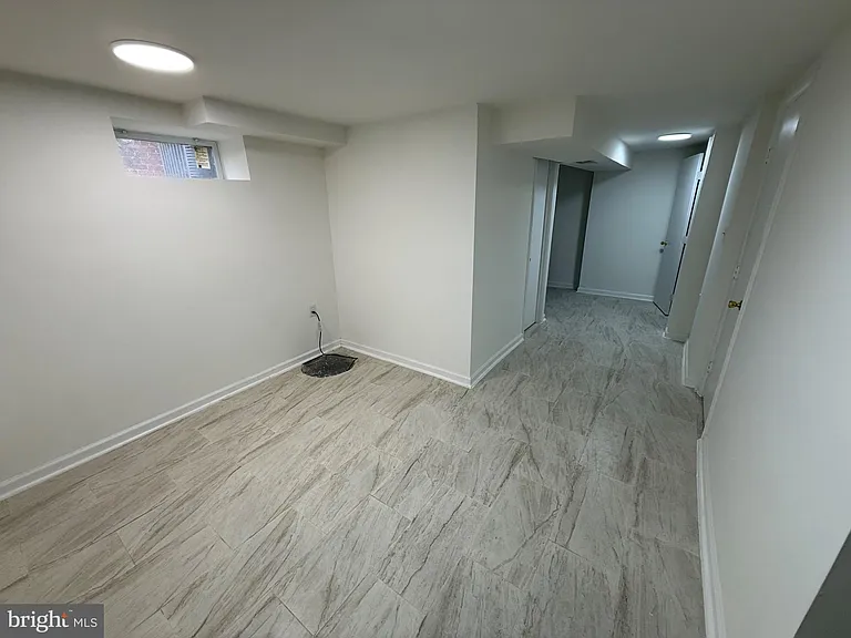 374 Chaplin St SE — Photo 20