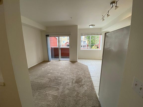 4th image of E102-517 225th Ln NE #E102