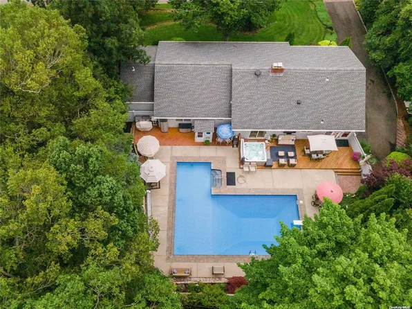 102 Linda Lane W, Riverhead, NY 11901