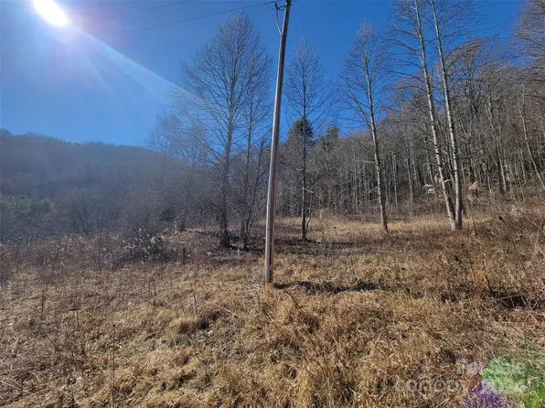 150 Puppy Dog Rd, Waynesville, NC 28785