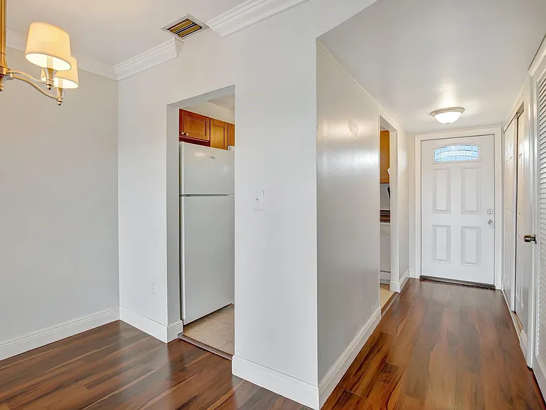 8225 Sunrise Lakes Dr N #303 — Photo 4