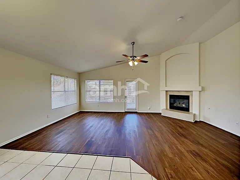 10262 W Patrick Ln — Photo 9