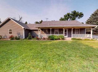 208 Woodland Dr, Gibbon, NE 68840