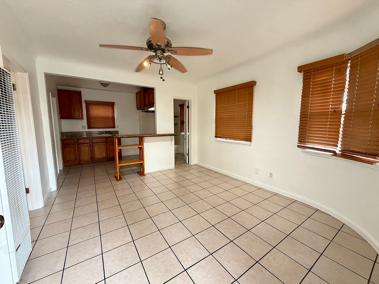 2 bed, 550 sqft, $2,200 — Photo 2