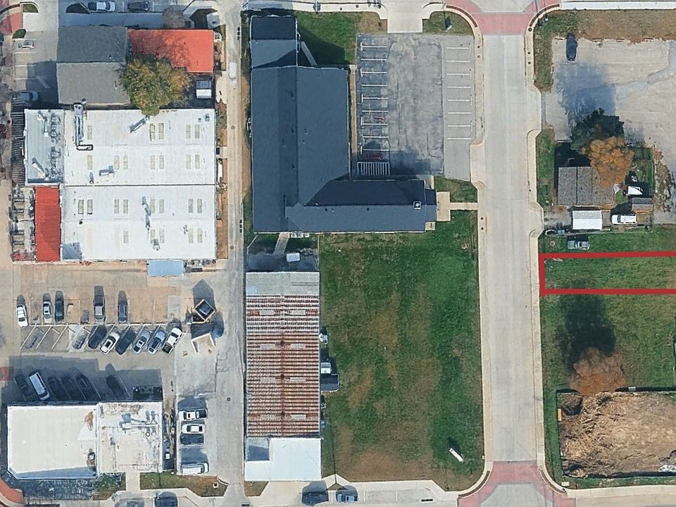 2nd image of N Pine St