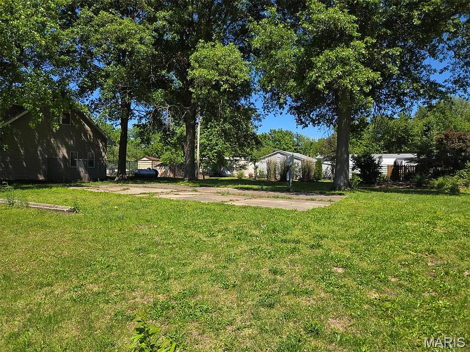 2nd image of 15914 Menzel Manor Dr