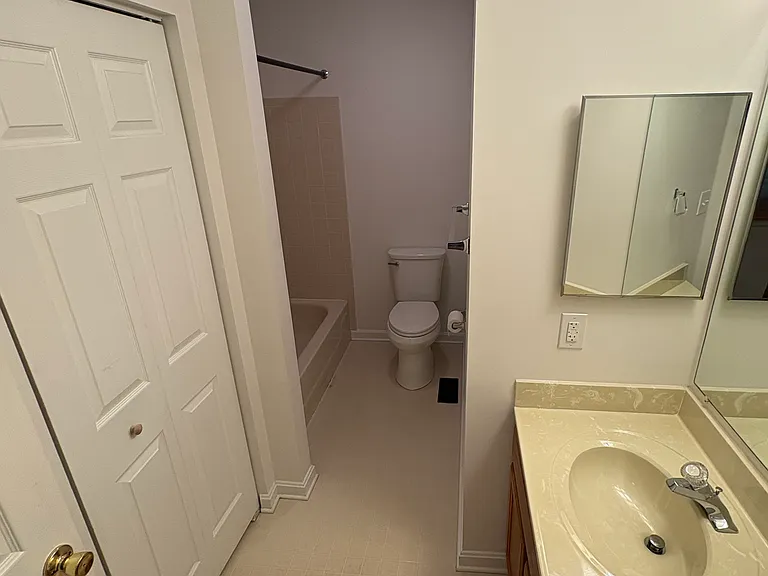 305 Mount Royal Ave — Photo 16