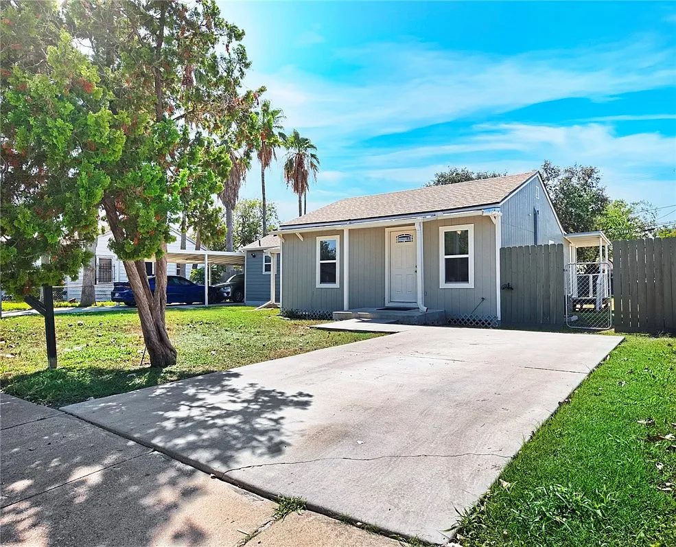 2 bed, 1.0 bath, 1760 sqft, $1,400 — Photo 2