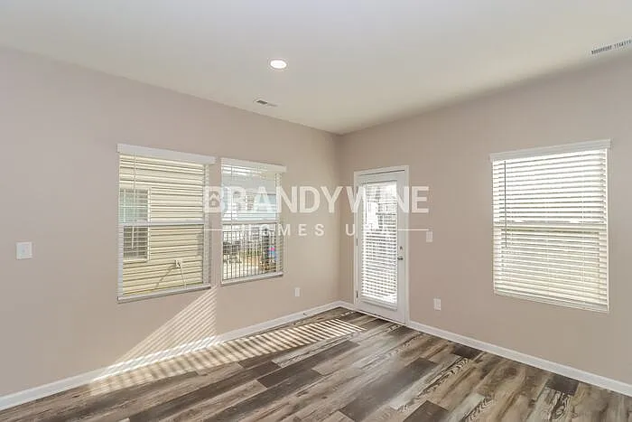3 bed, 2.0 bath, 1625 sqft, $1,750 — Photo 4