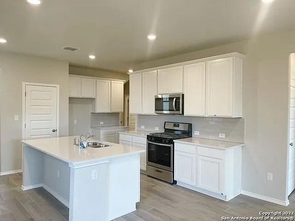 3rd image of 226 Jaycen Ln