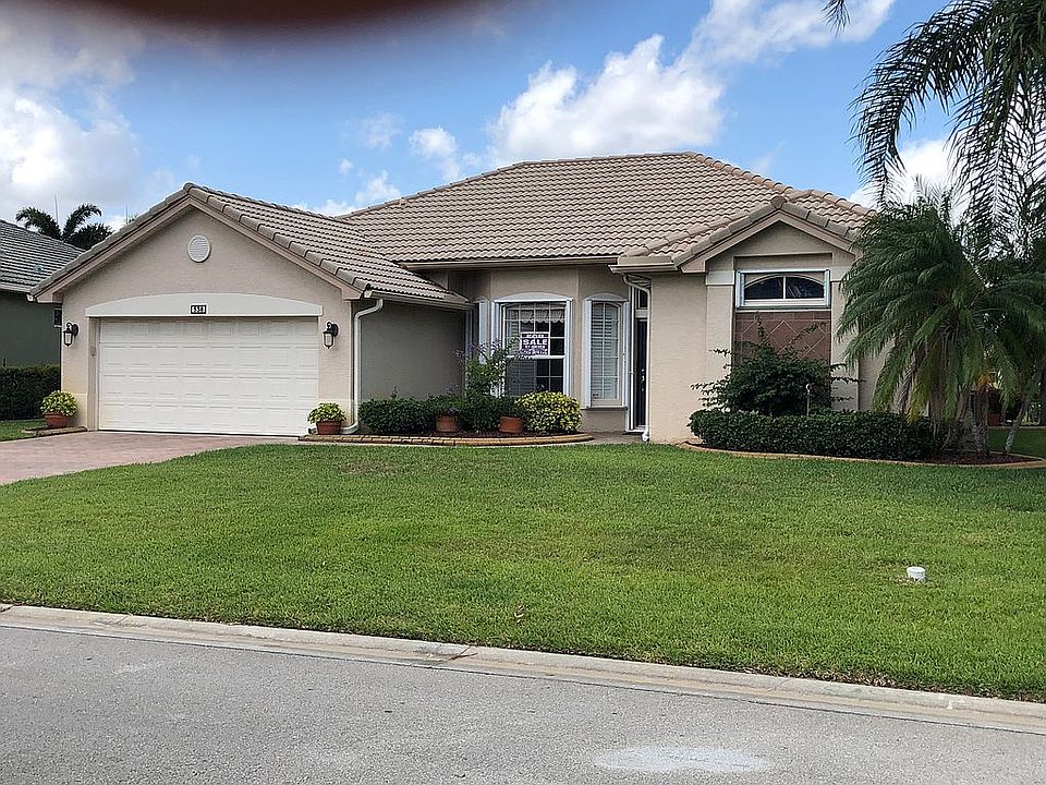 1st image of 538 NW Waverly Cir