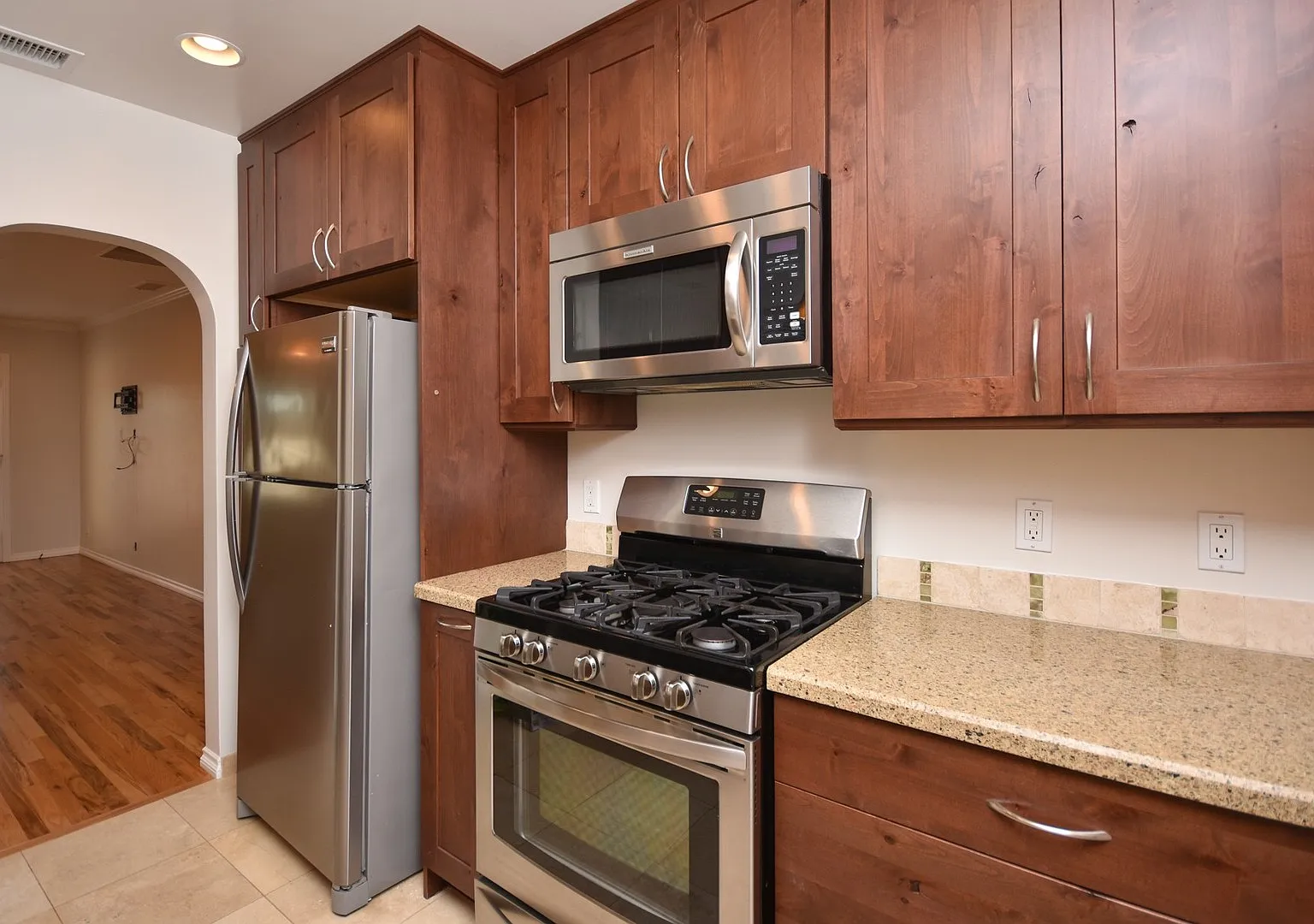 Charming 3 bedroom home in Oceanside by the beach. — Photo 4