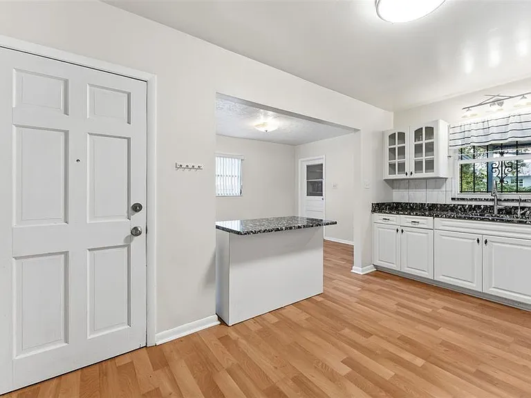 2711 W Heiter St — Photo 23