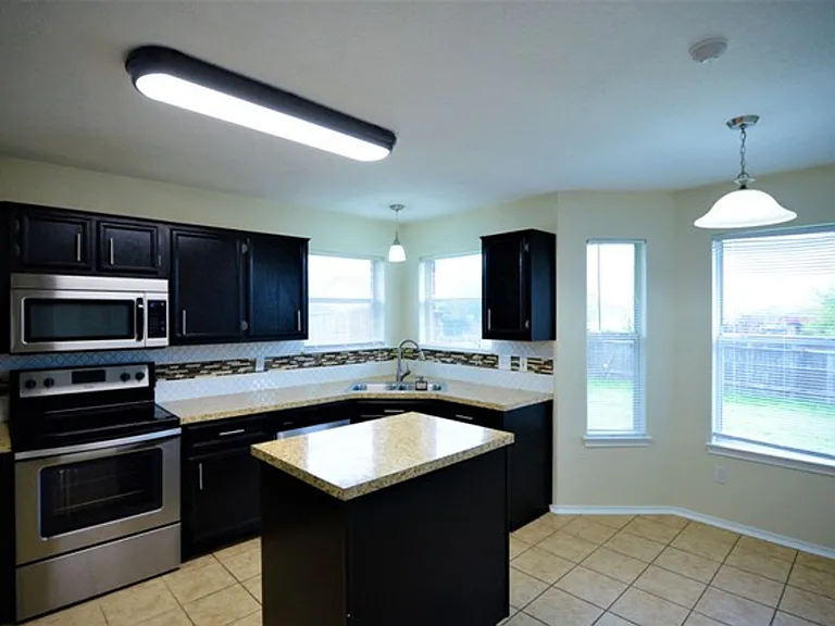 2909 Maria Dr — Photo 6