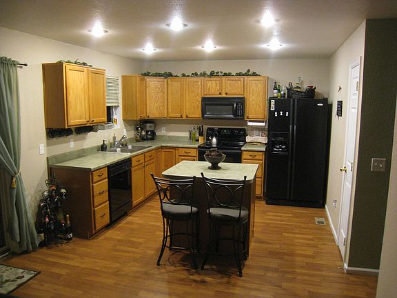 Kitchen/Dining Area