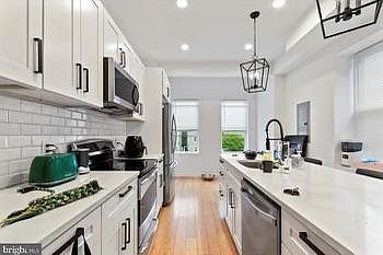5th image of 721 N 40th St Floor 3