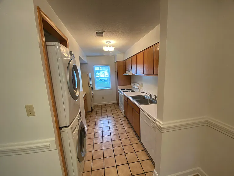 Avery Close Condominiums — Photo 100
