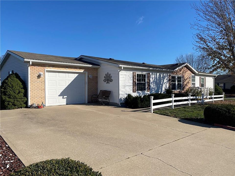 1st image of 924 NE White Oaks Ln