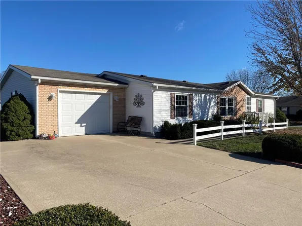 924 NE White Oaks Ln, Oak Grove, MO 64075