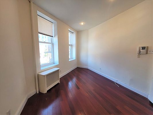 2nd image of 26 7th Ave S #3X
