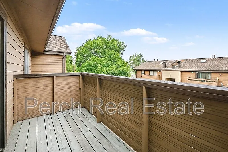 2 bed, 2.0 bath, 1077 sqft, $2,100 — Photo 4