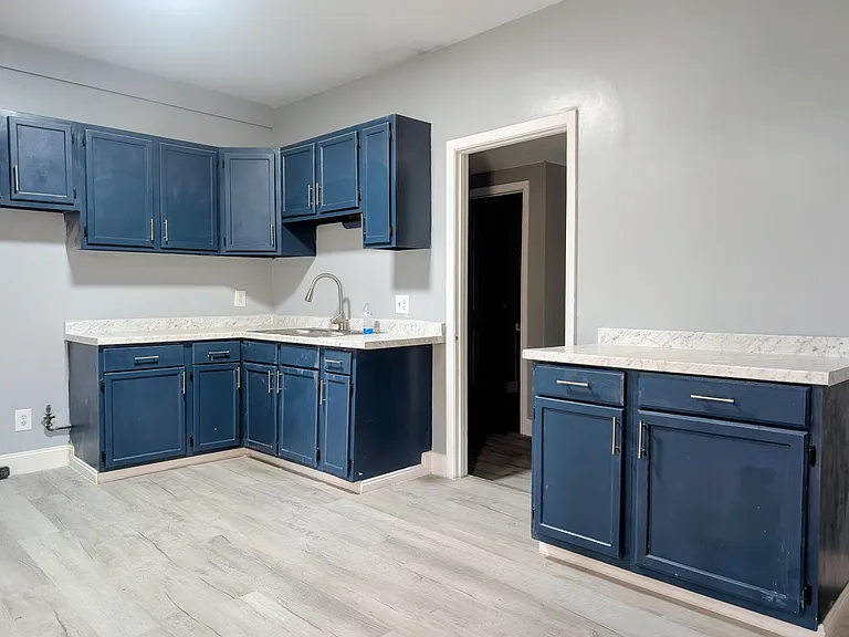 209 W Chemung Pl — Photo 4