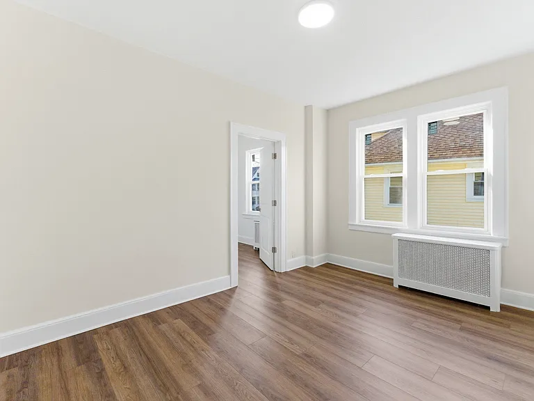 1 Bay Ave #2L — Photo 4