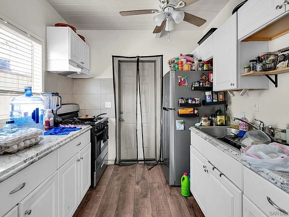 4th image of 8125-27 Helm St